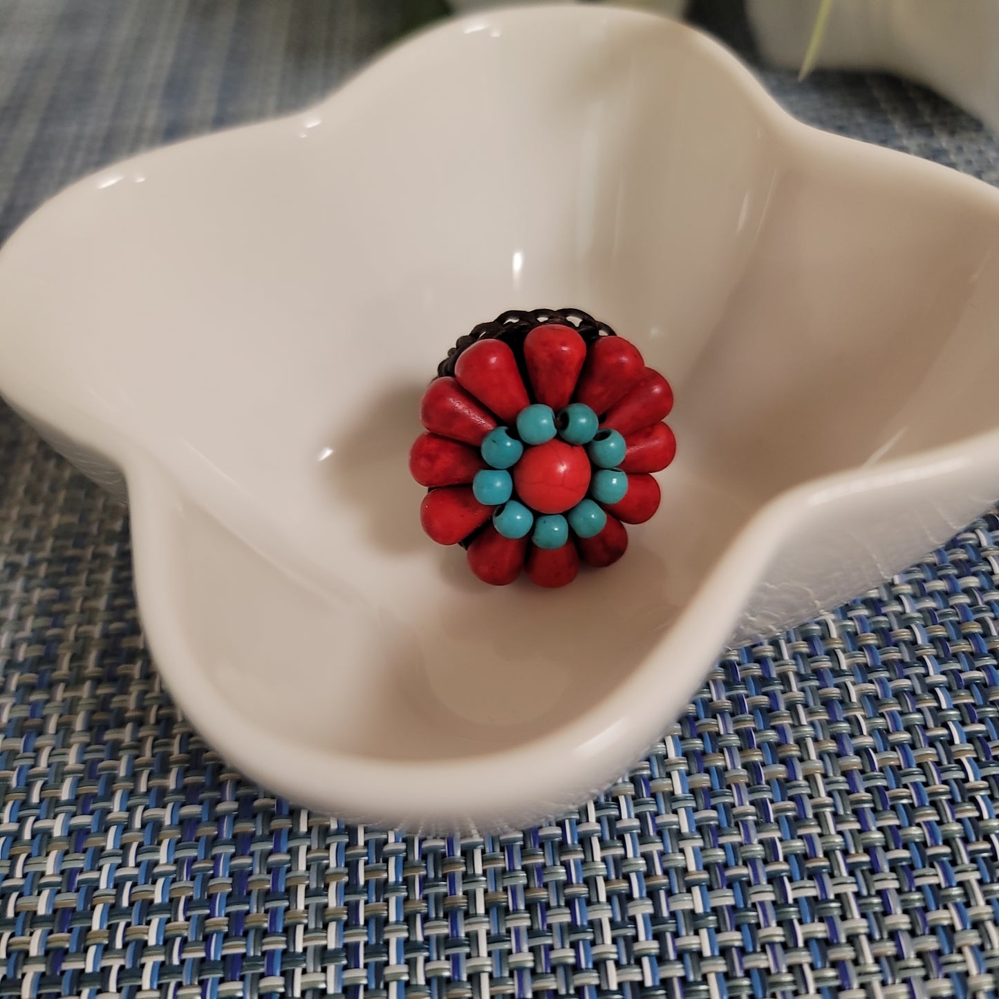Artisan floral bead ring side view – handmade statement jewelry
